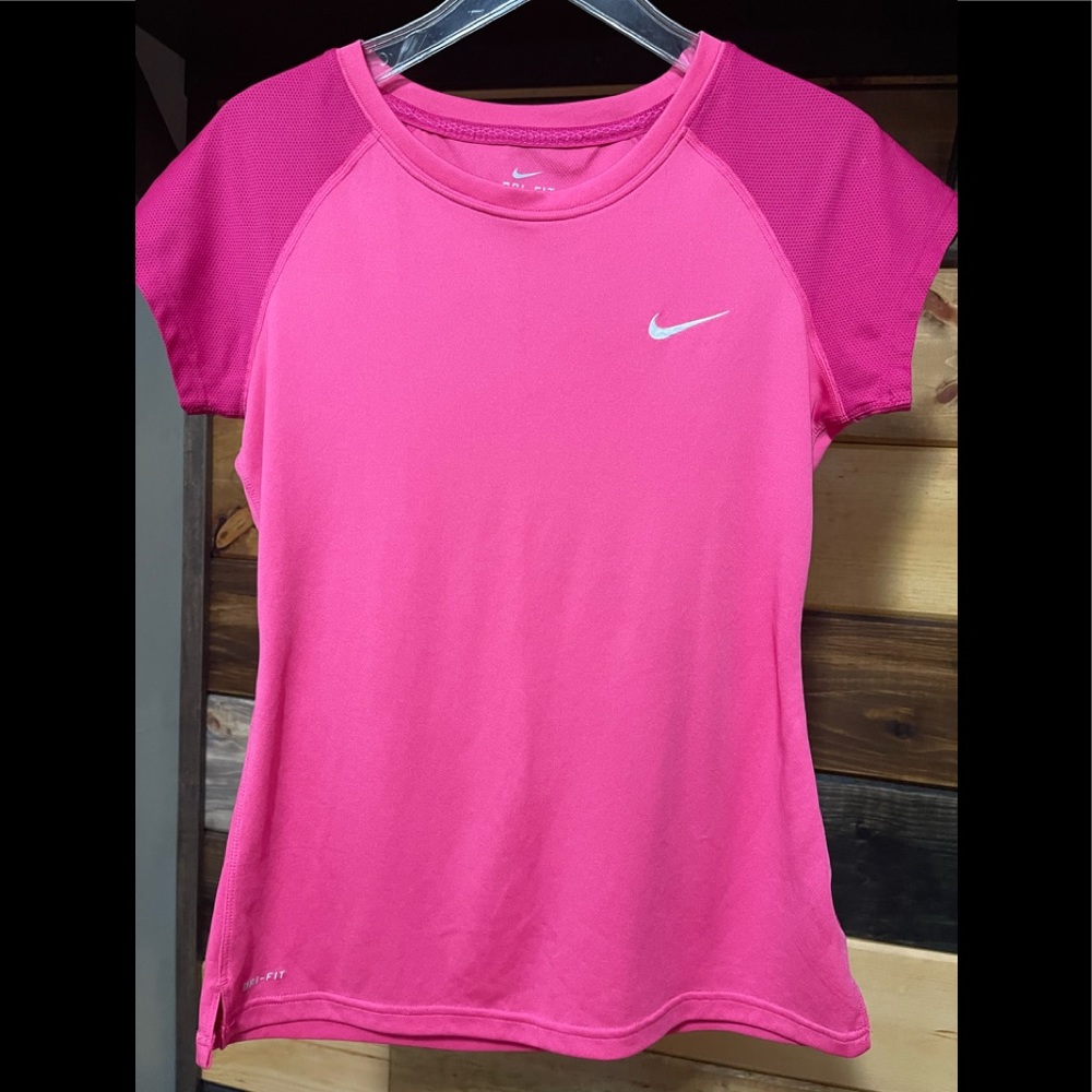 Women's Nike top/size Med.